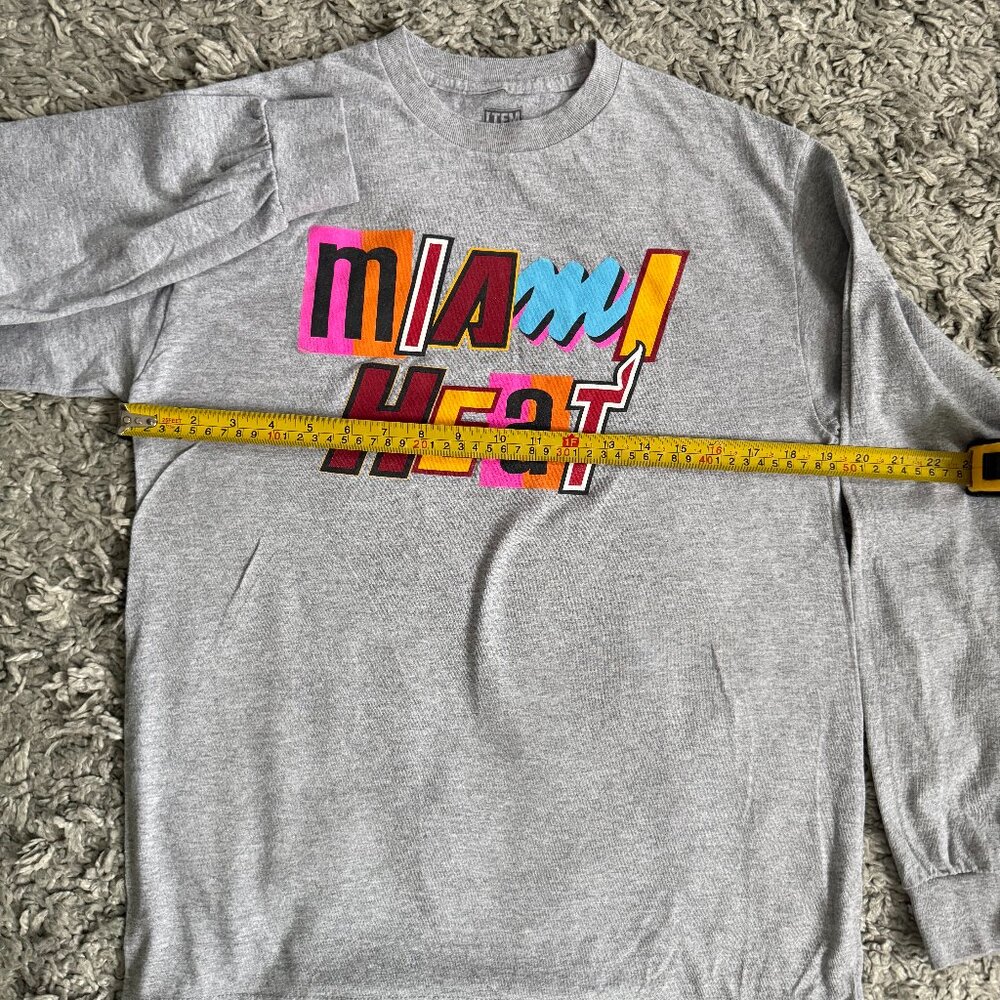 Miami Heat Long Sleeve T-Shirt – Item by the Game – Size M